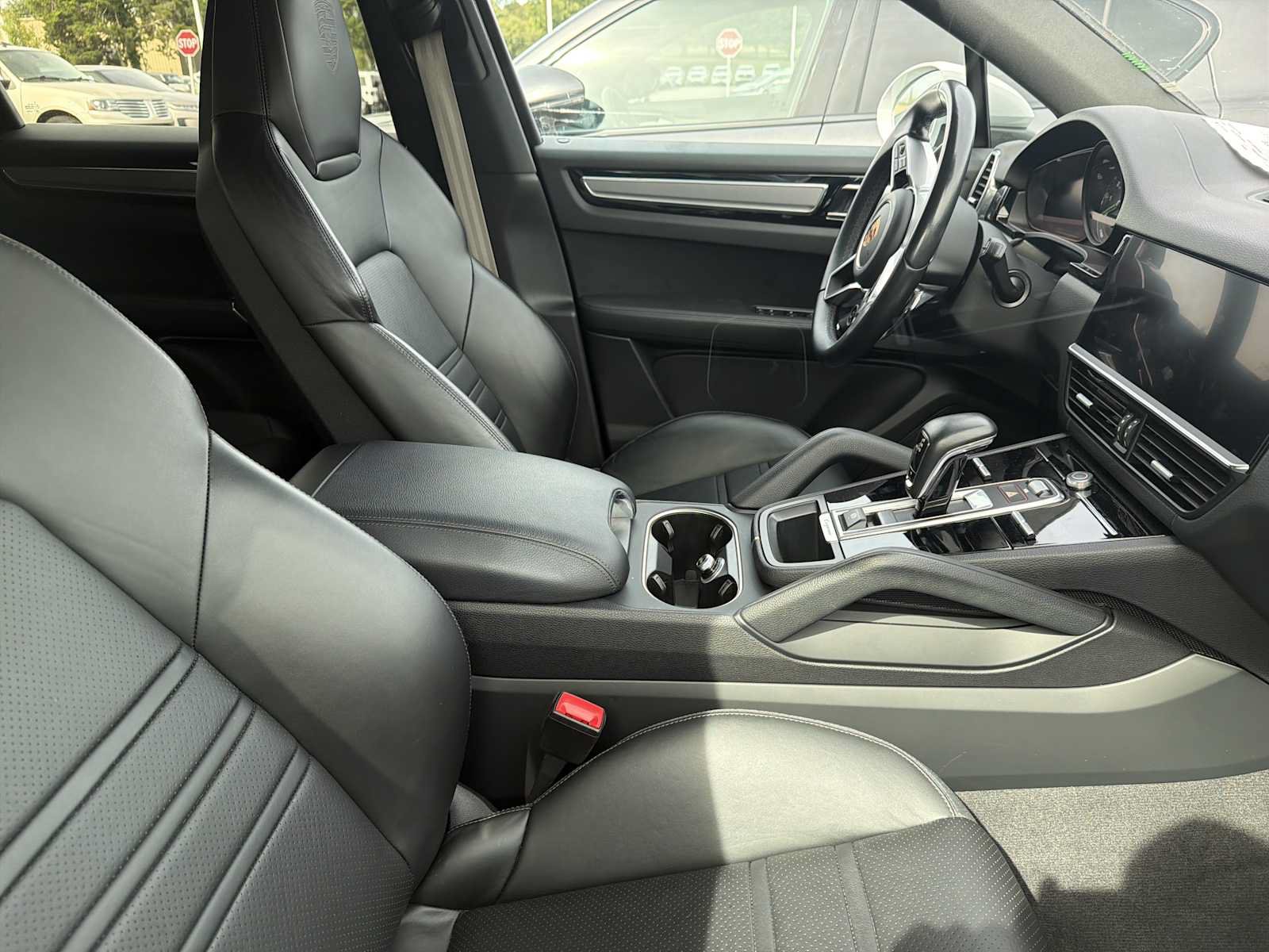 Used 2023 Porsche Cayenne Platinum Edition AWD/4WD image 3