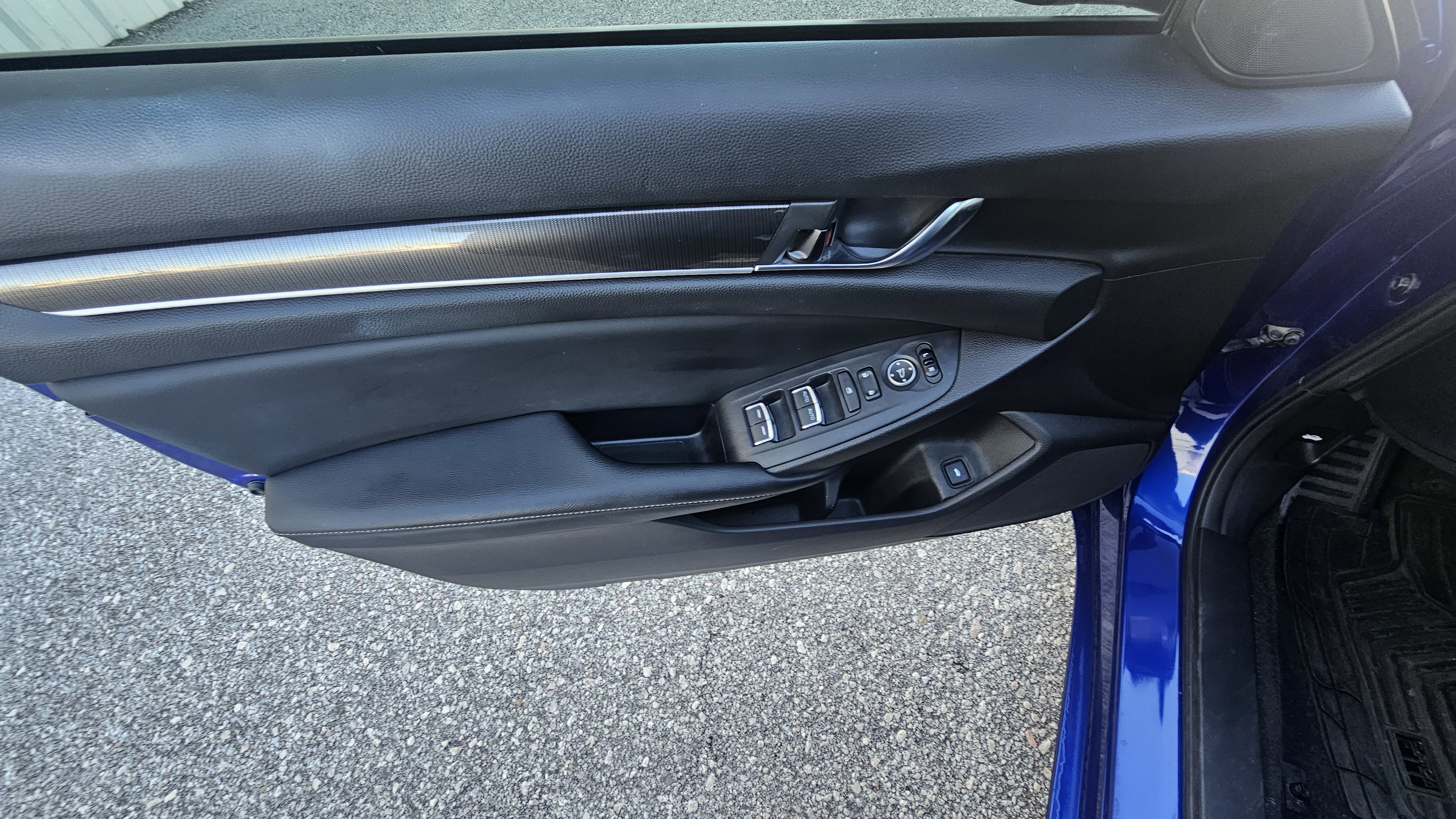 Used 2018 Honda Accord Sport image 11