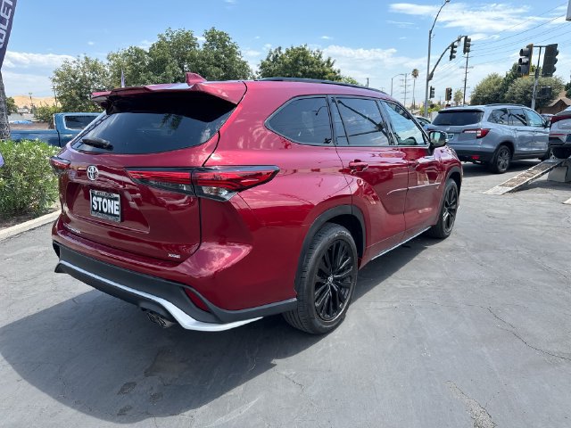 Used 2023 Toyota Highlander XSE FWD image 7