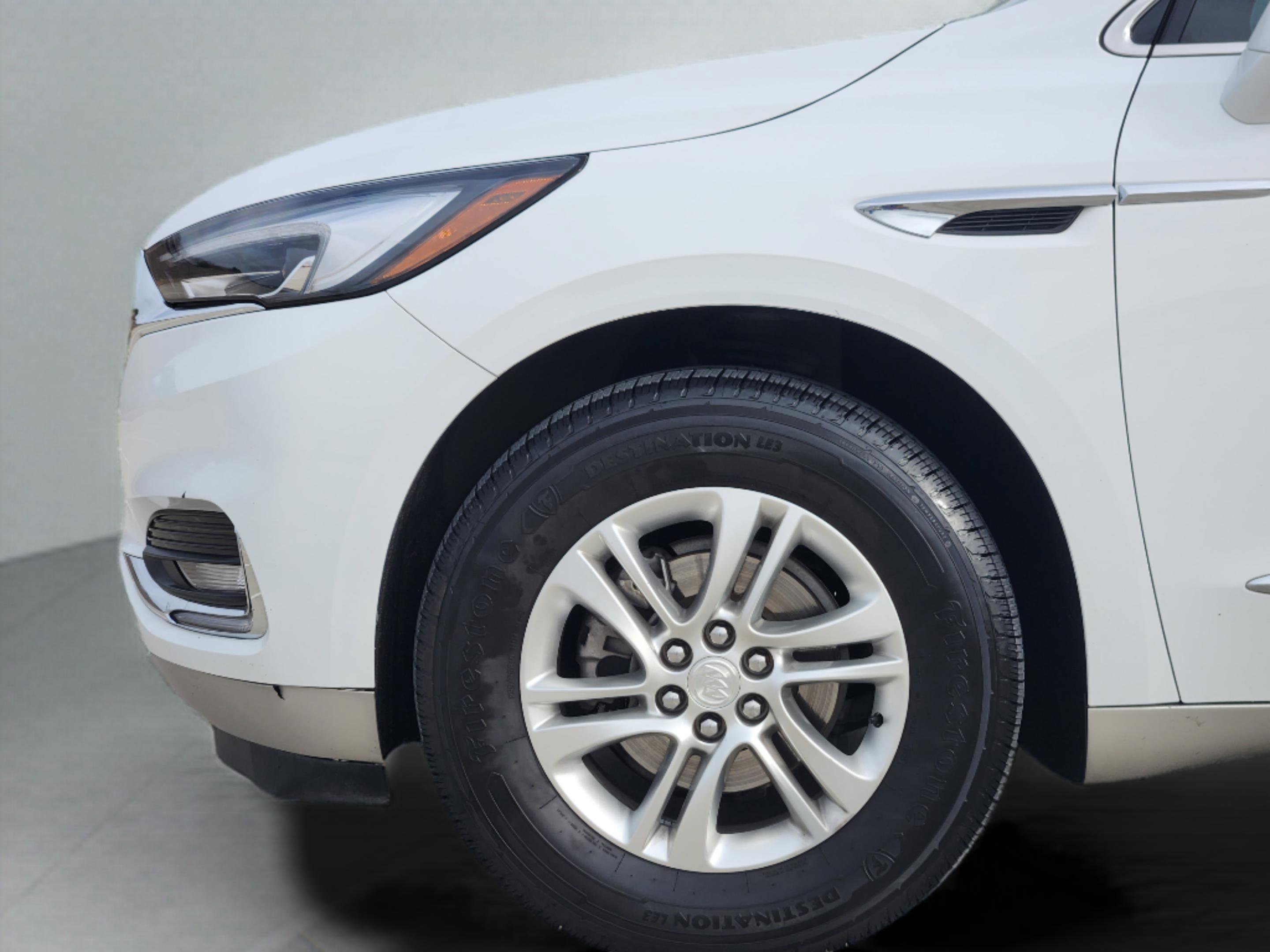 Used 2021 Buick Enclave Essence image 10