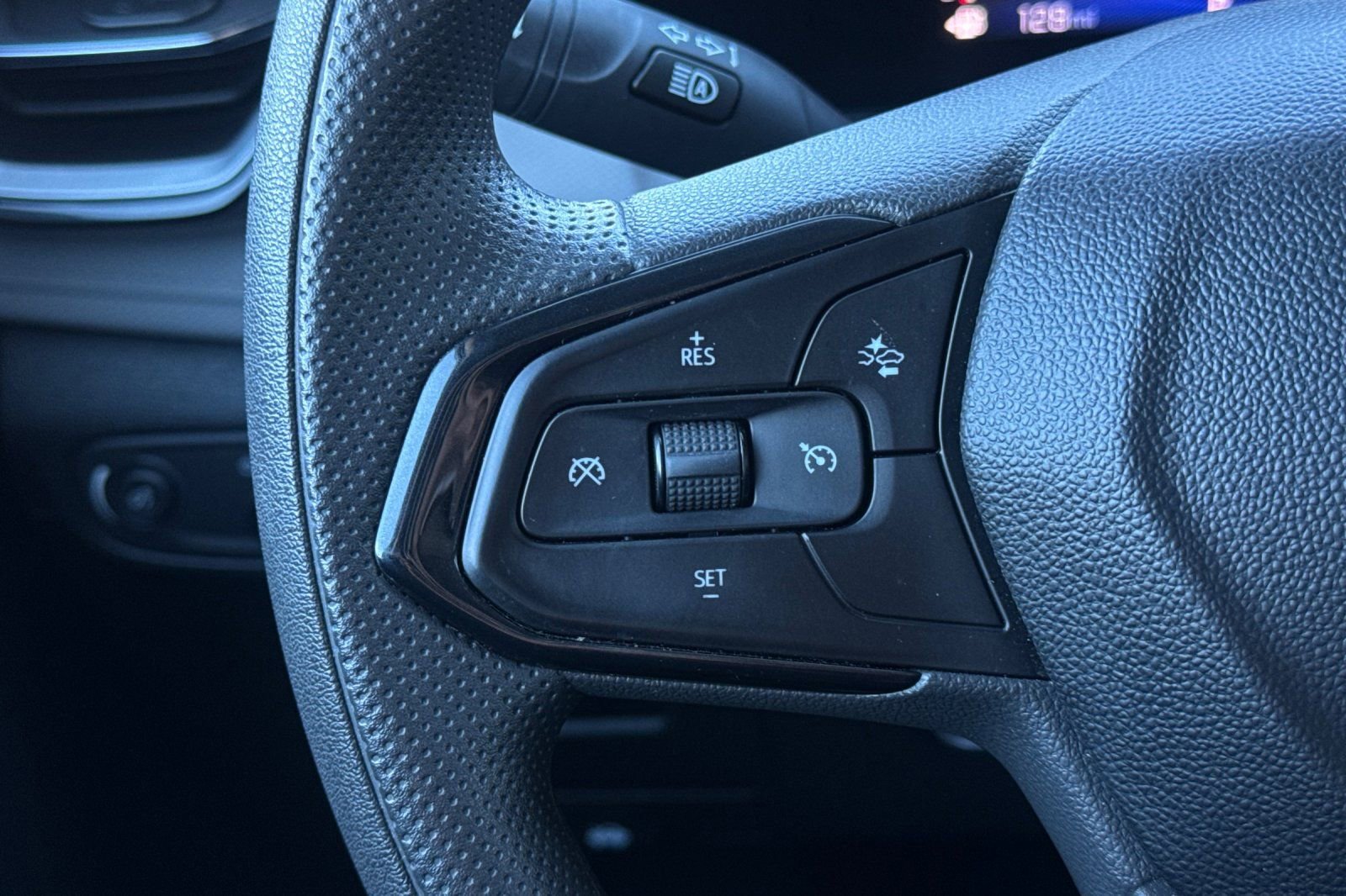 Used 2025 Chevrolet TrailBlazer LT image 35