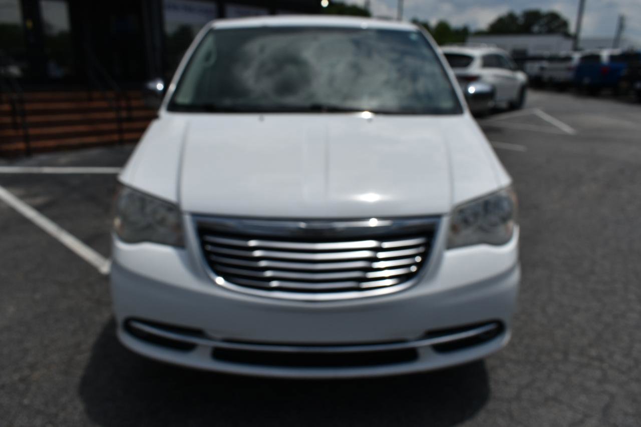 Used 2014 Chrysler Town & Country Touring-L w/ Driver Convenience Group FWD image 3
