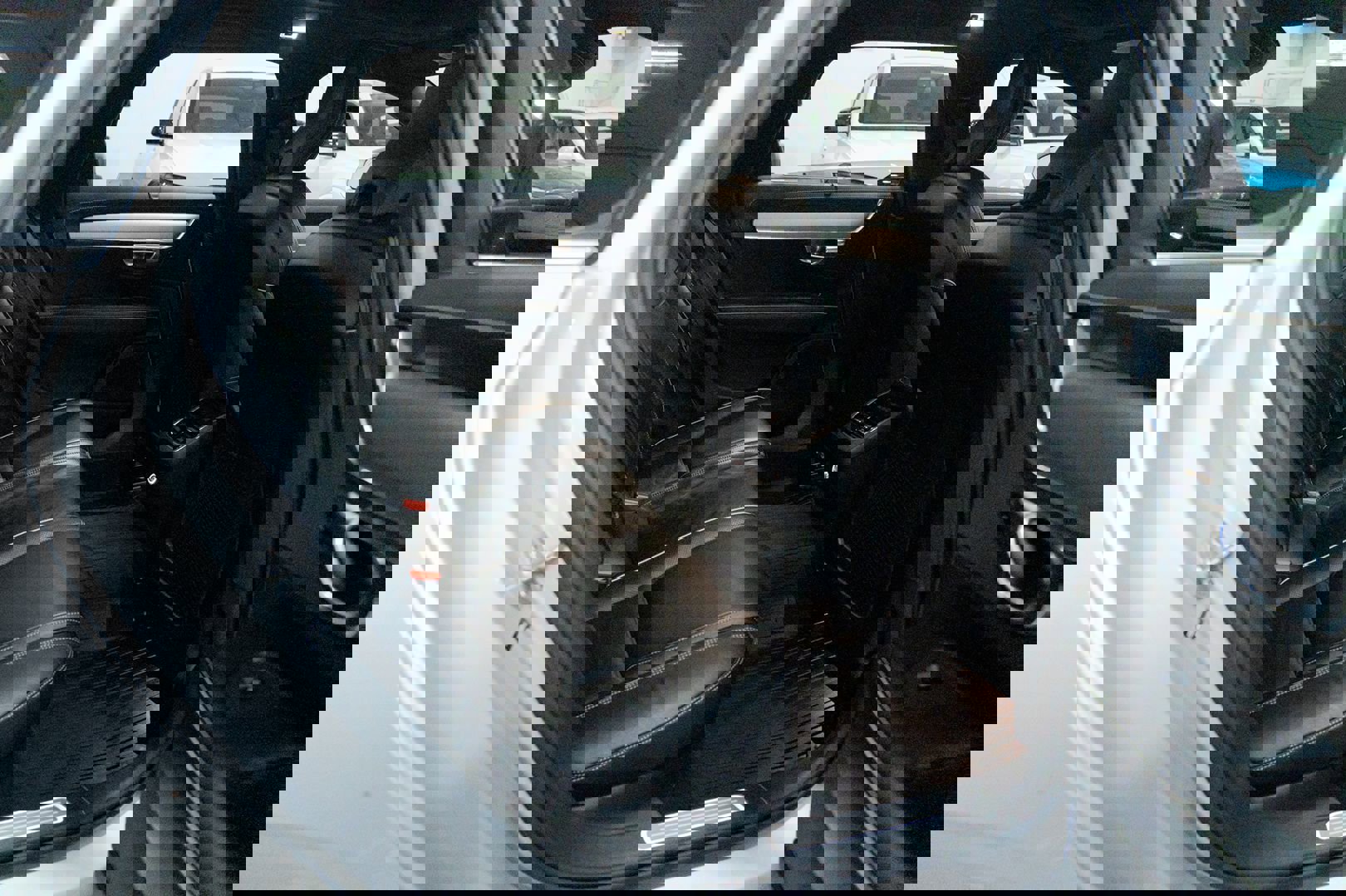 Used 2019 Volvo V90 T5 R-Design w/ Protection Package Premier image 31