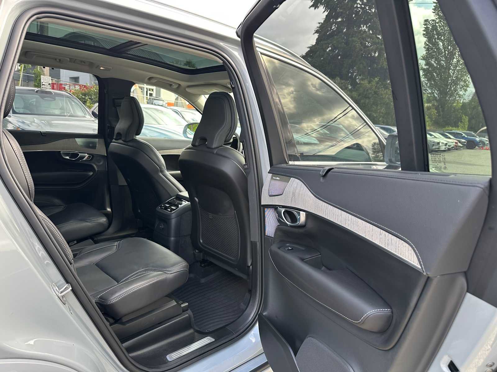 Certified 2024 Volvo XC90 T8 Ultimate w/ Protection Package AWD/4WD image 14