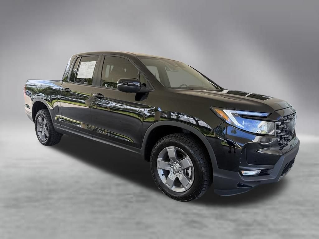Used 2025 Honda Ridgeline TrailSport image 2