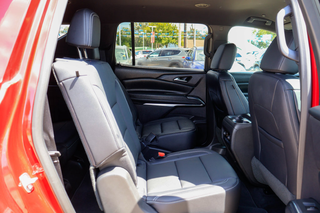 Used 2026 Chevrolet Traverse LT w/ Driver Confidence Package FWD image 10