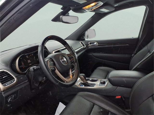 Used 2017 Jeep Grand Cherokee Overland w/ Jeep Active Safety Group image 12