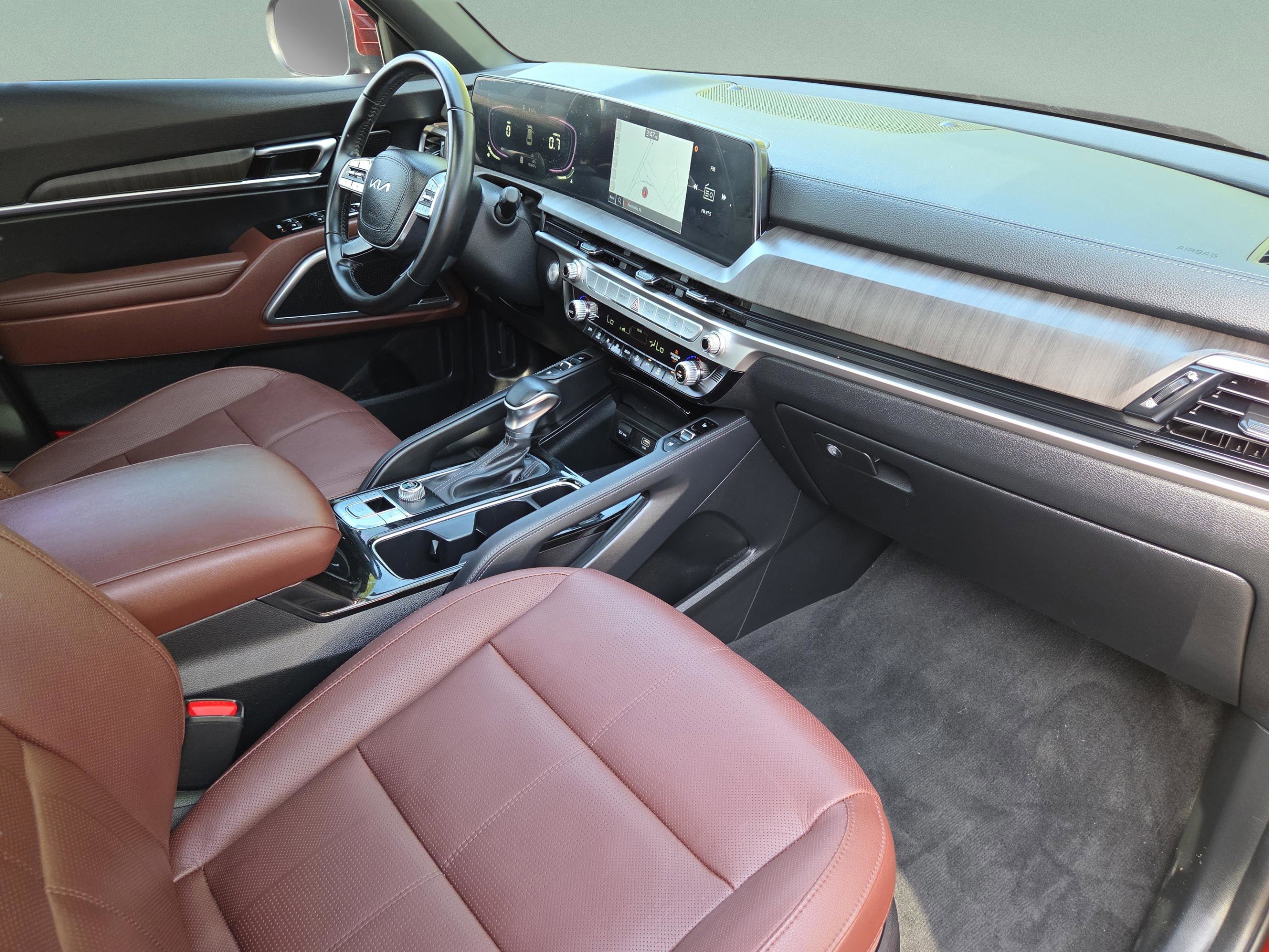 Used 2023 Kia Telluride EX w/ EX Captain's Chair Package image 39