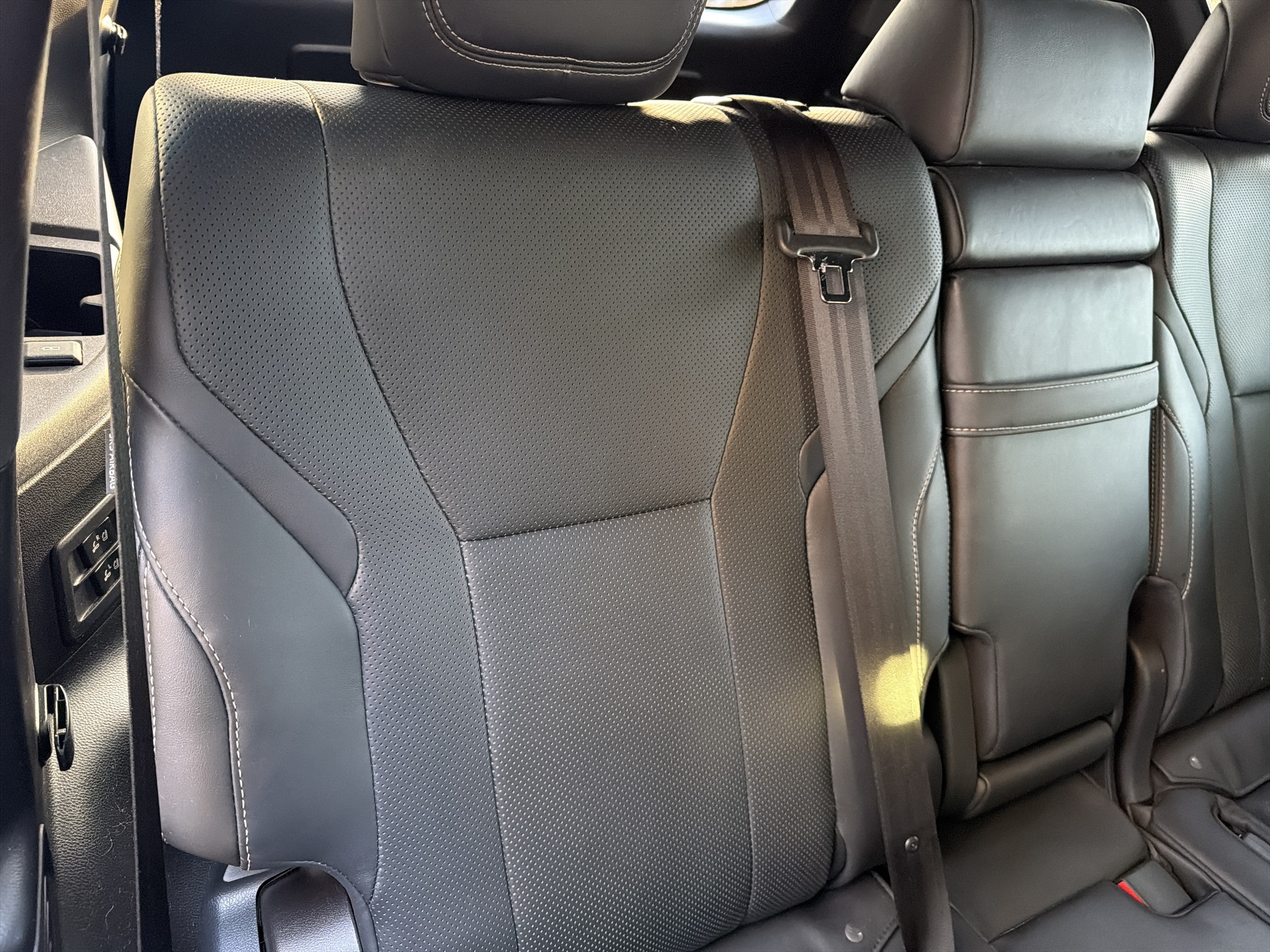 Used 2022 Lexus LX 600 4WD w/ Interior Upgrade Package image 37