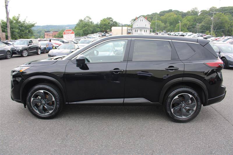 Used 2025 Nissan Rogue SV AWD/4WD image 5