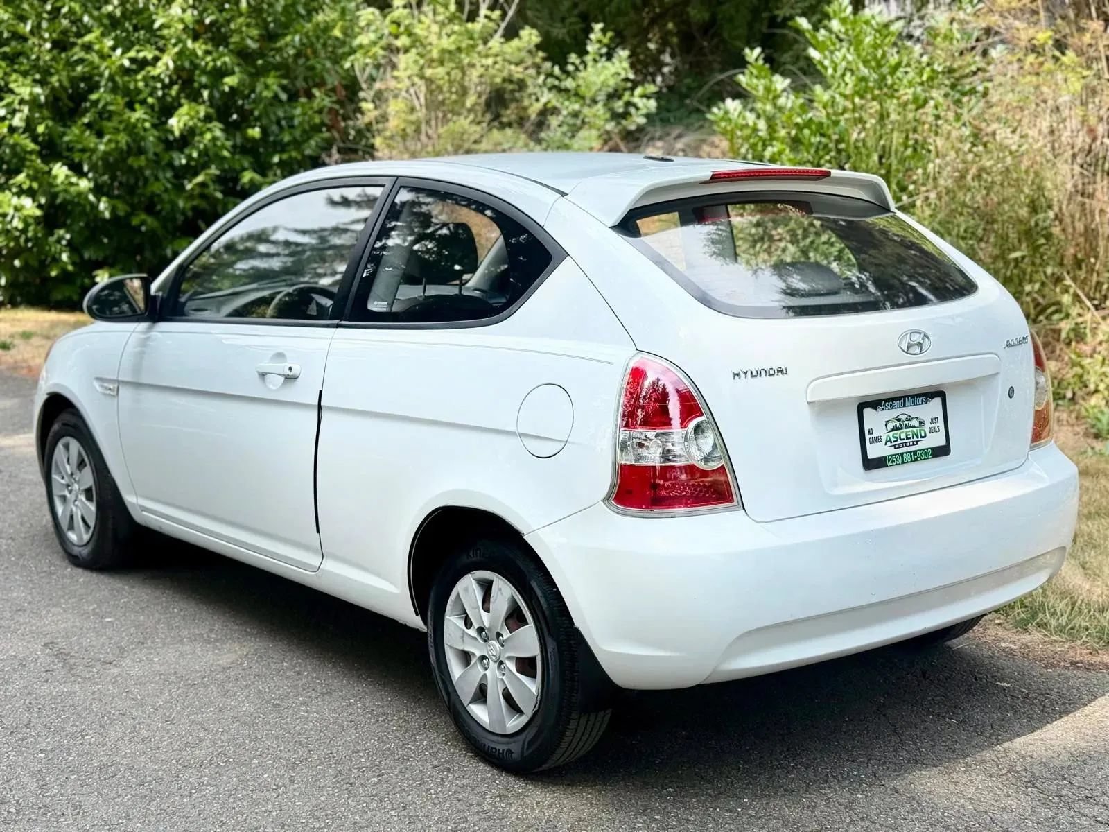 Used 2009 Hyundai Accent GS w/ Premium Pkg 3 FWD image 3