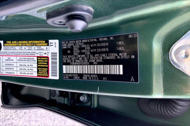 Certified 2023 Toyota Highlander L image 35