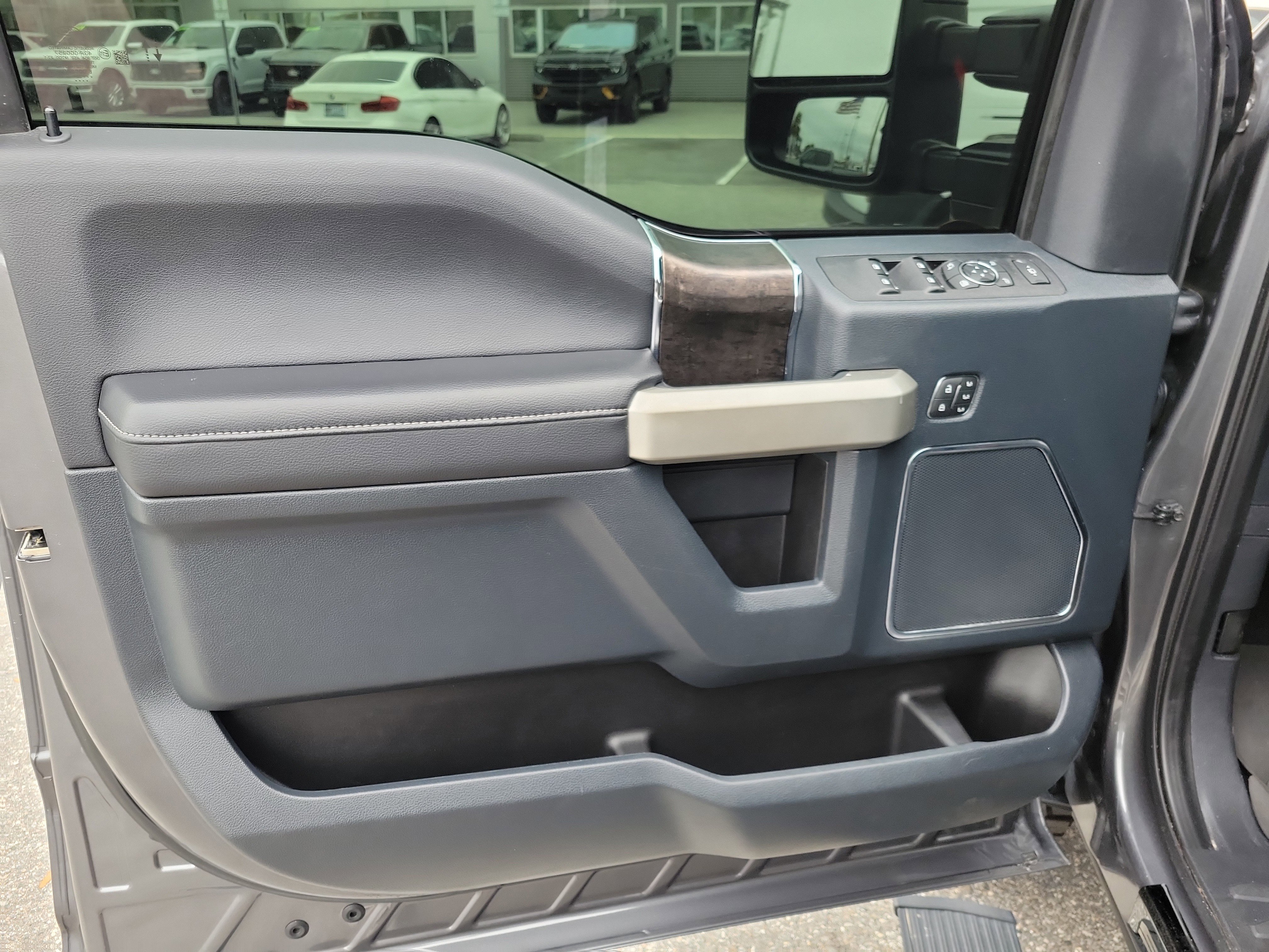 Certified 2022 Ford F250 Lariat w/ Tremor Off-Road Package image 5