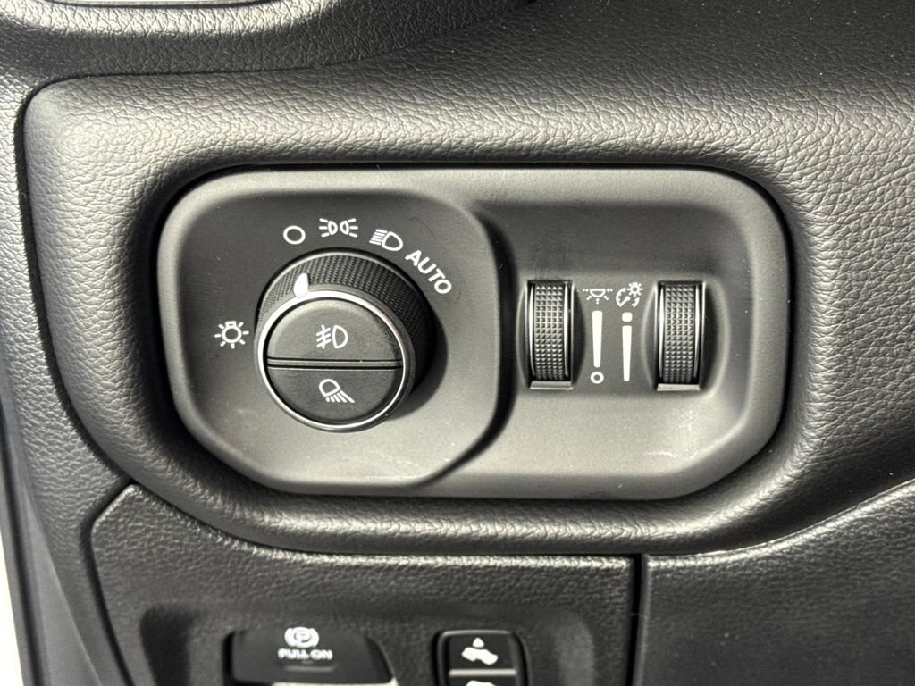 New 2027 RAM 1500 4x4 Crew Cab image 19