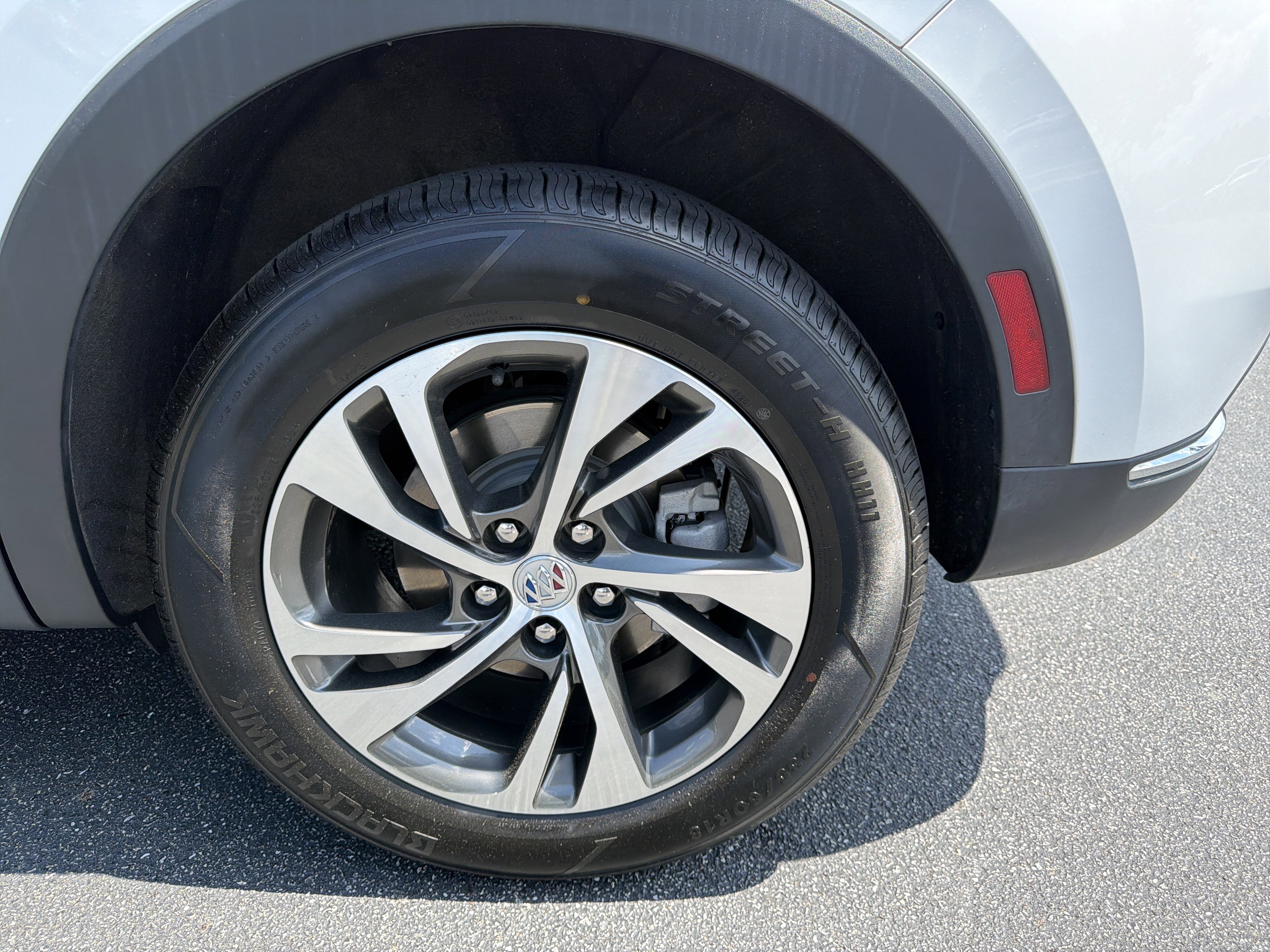 Used 2023 Buick Envision Essence FWD image 23