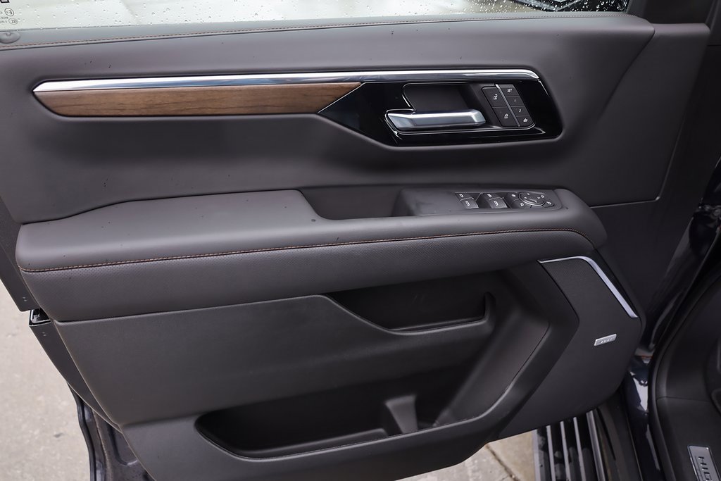 Used 2025 Chevrolet Tahoe High Country image 10