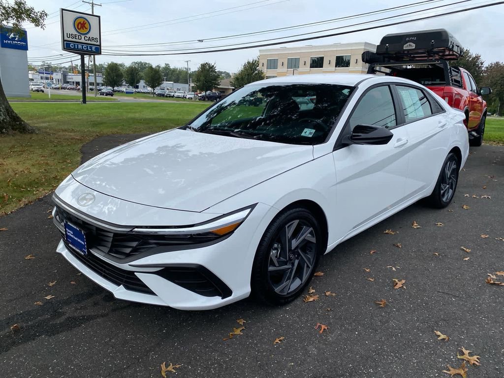 Certified 2025 Hyundai Elantra Sport image 6
