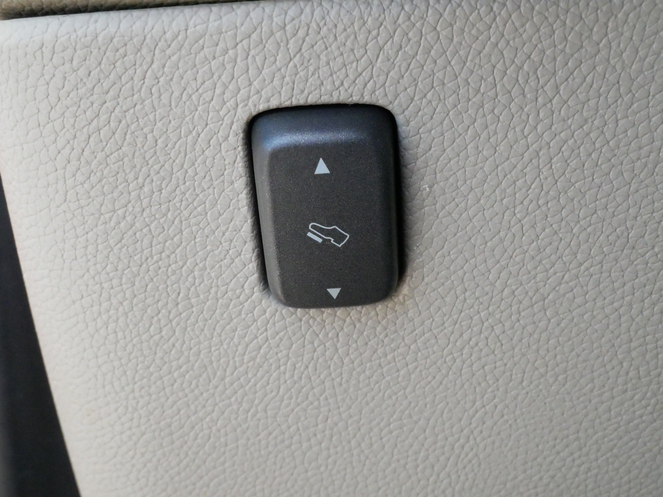 Used 2014 Lincoln Navigator 4WD image 32