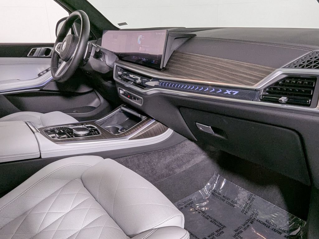 Used 2024 BMW X7 xDrive40i w/ M Sport Package AWD/4WD image 33