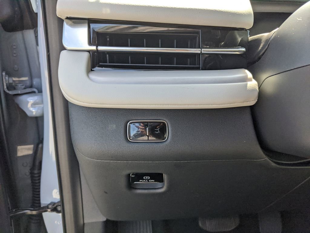 Used 2025 Lincoln Navigator Reserve image 29