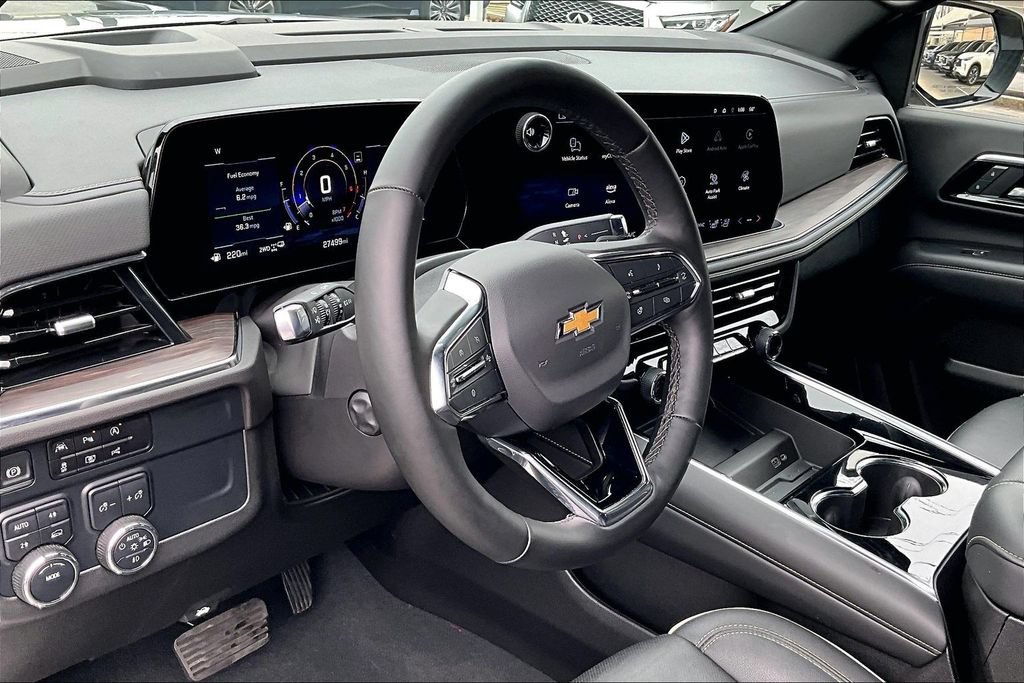 Used 2025 Chevrolet Suburban Premier AWD/4WD image 17