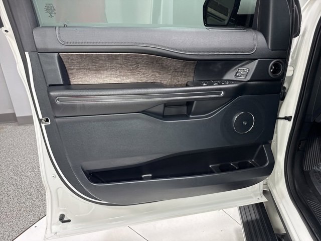 Used 2021 Ford Expedition Limited image 12