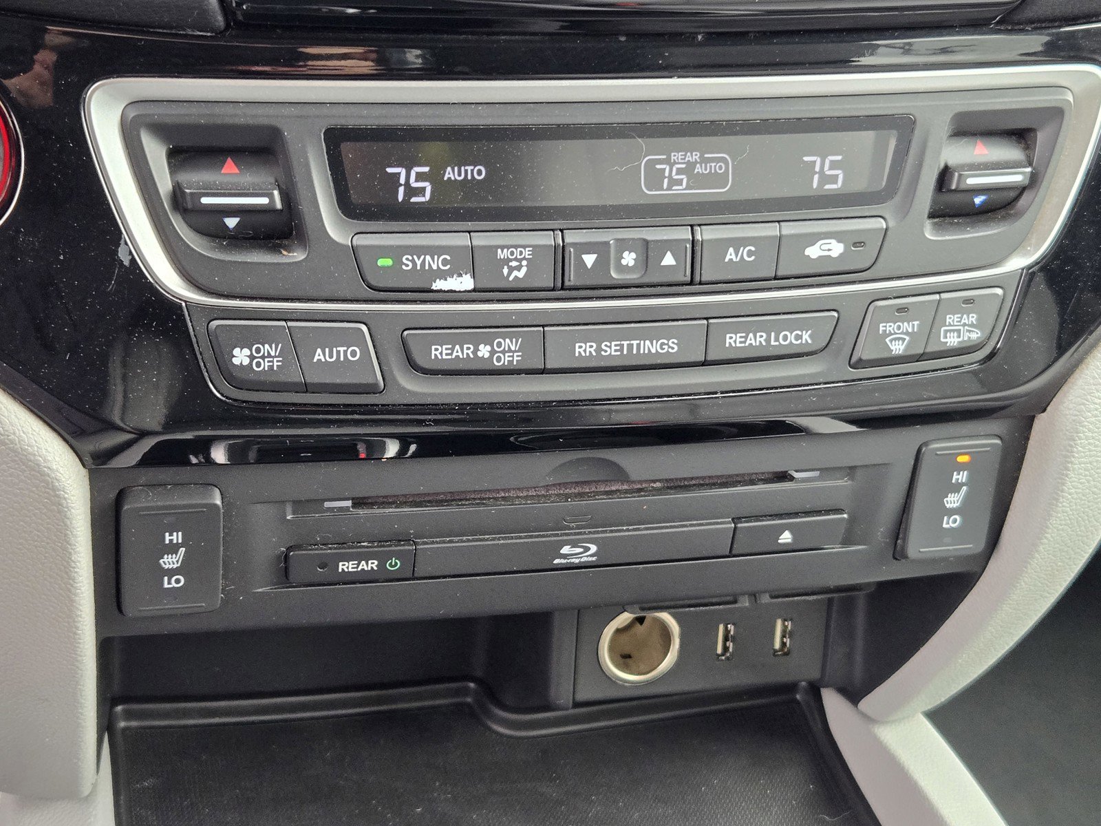 Used 2016 Honda Pilot Touring image 19