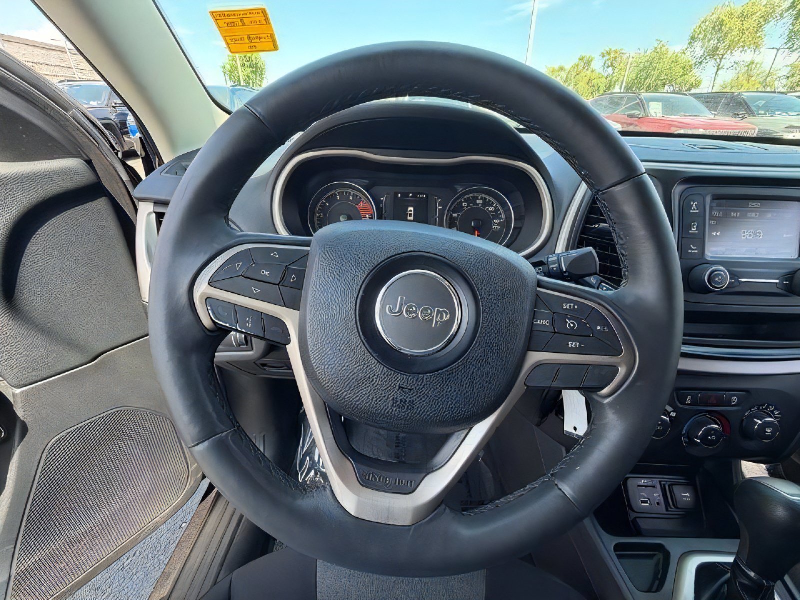 Used 2016 Jeep Cherokee Sport FWD image 18