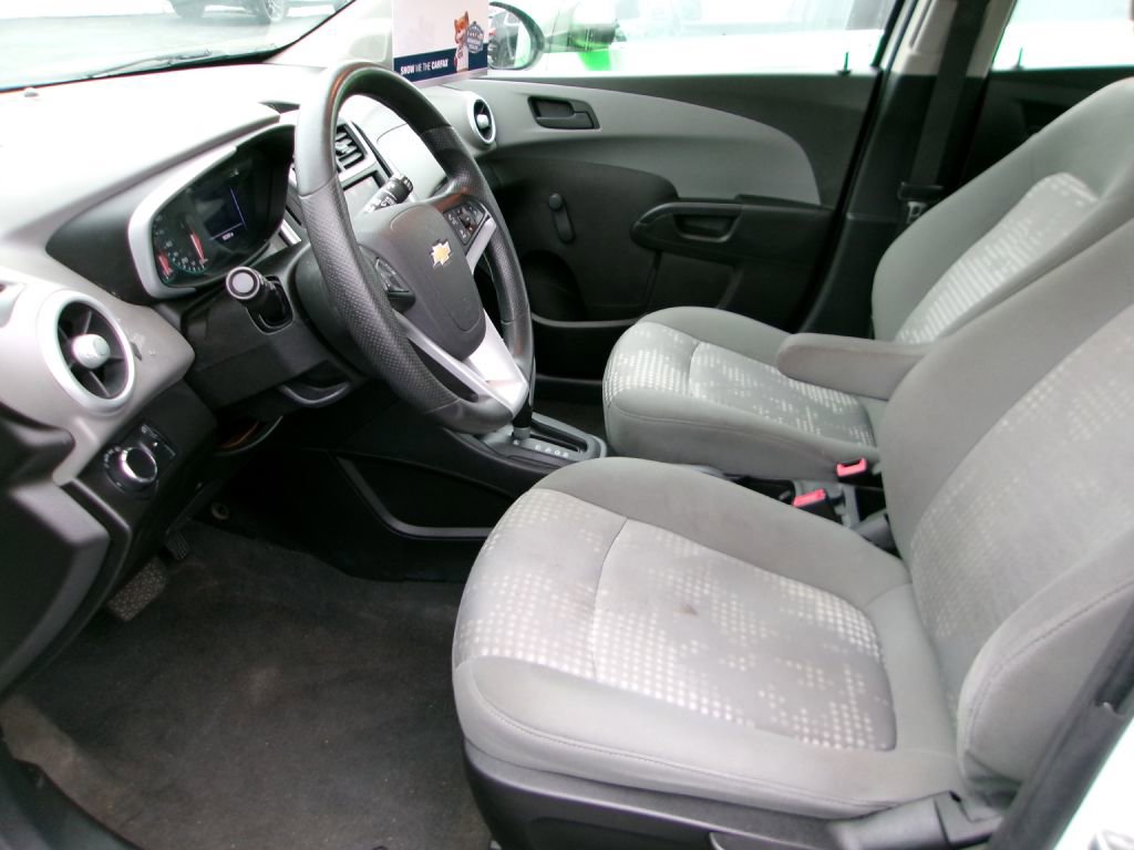 Used 2020 Chevrolet Sonic LT image 8