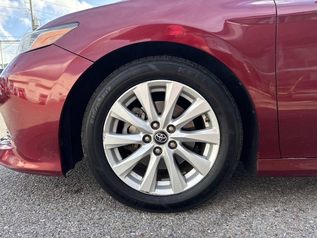 Used 2018 Toyota Camry LE FWD image 5