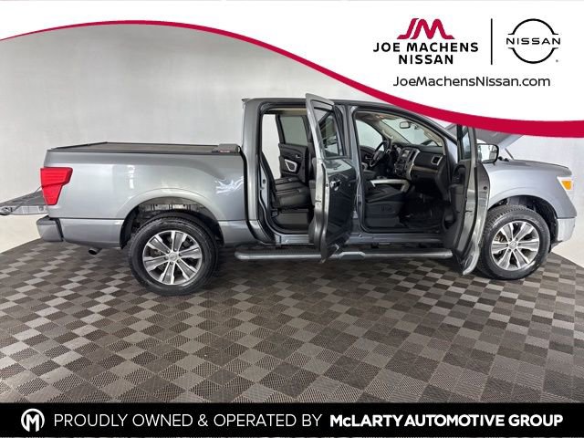 Used 2018 Nissan Titan SL image 13