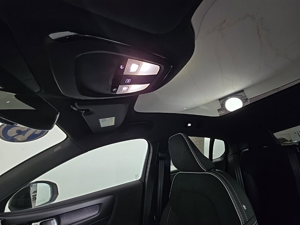 Certified 2023 Volvo C40 P8 Recharge Ultimate image 32