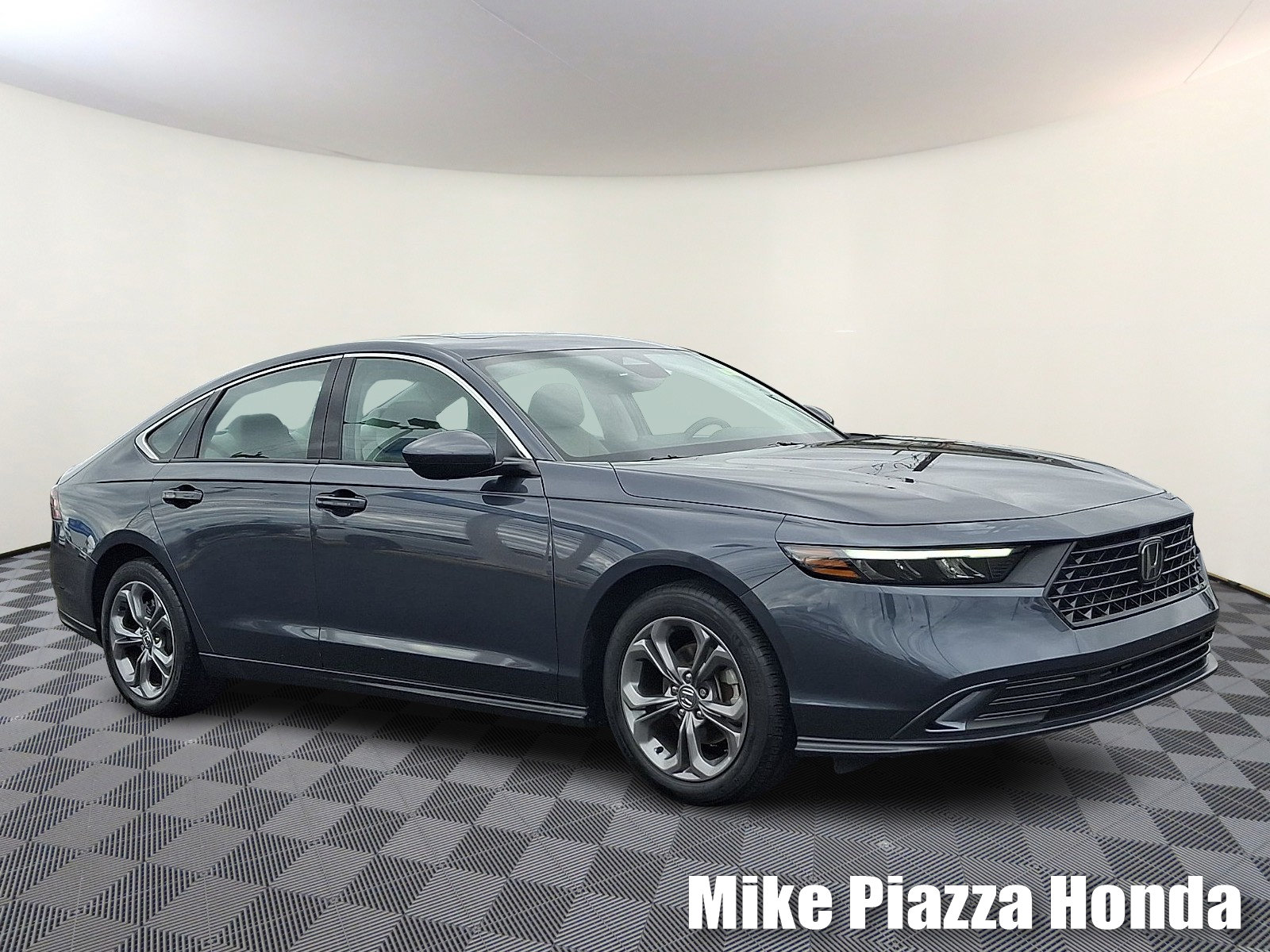 Used 2023 Honda Accord EX image 1