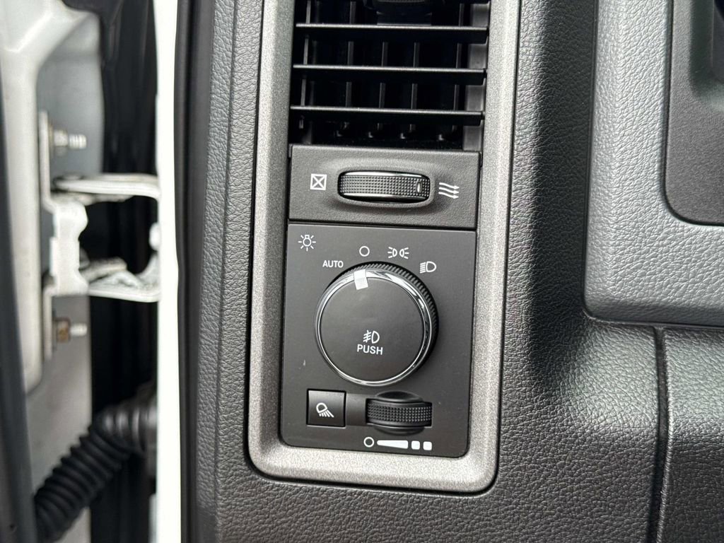 Used 2018 RAM 1500 Express w/ Express Value Package image 30