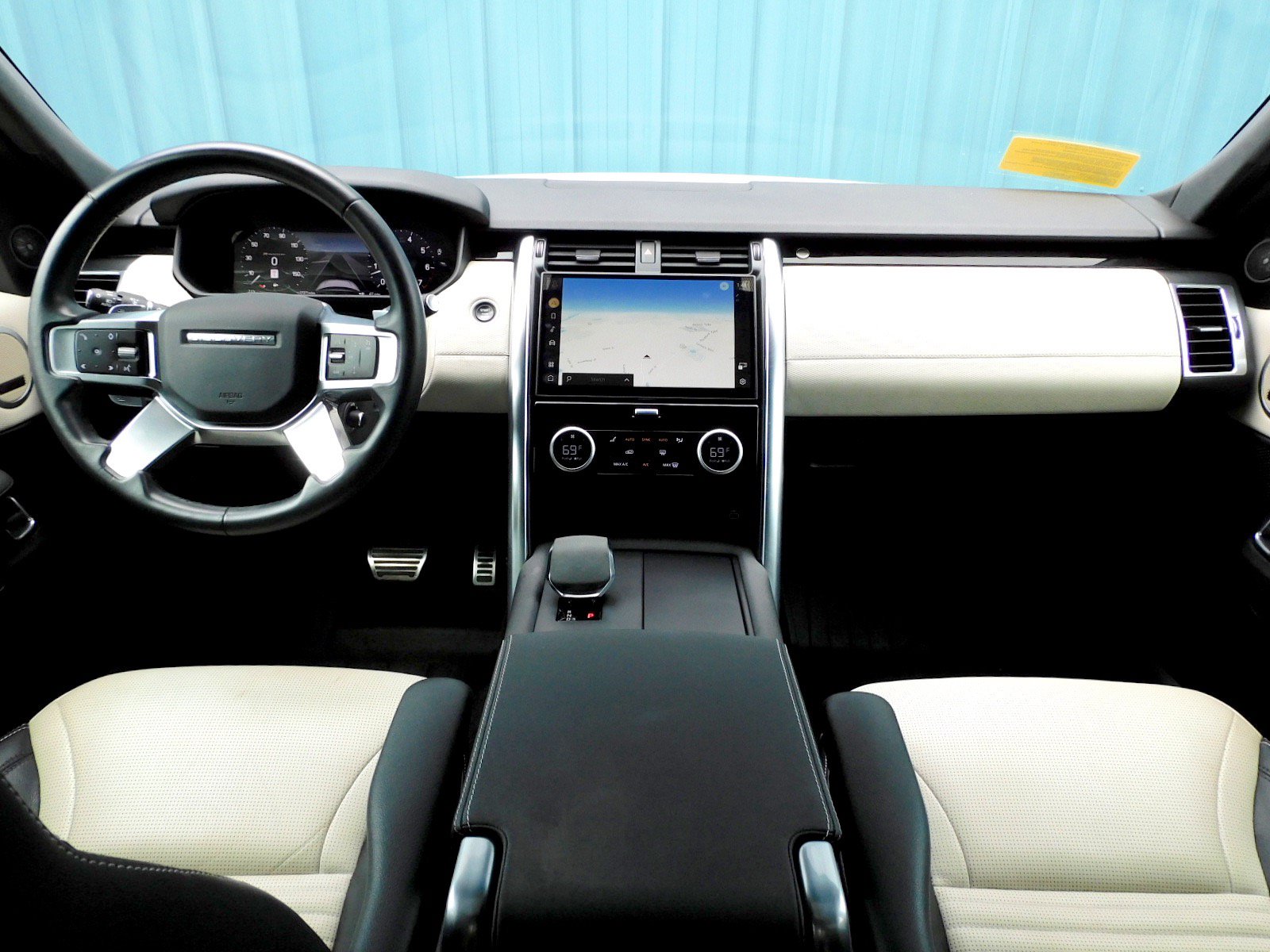 Used 2023 Land Rover Discovery S R-Dynamic AWD/4WD image 9