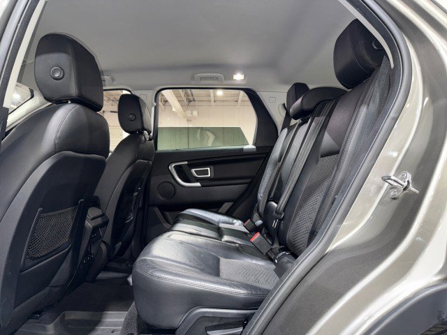Used 2017 Land Rover Discovery Sport SE image 12