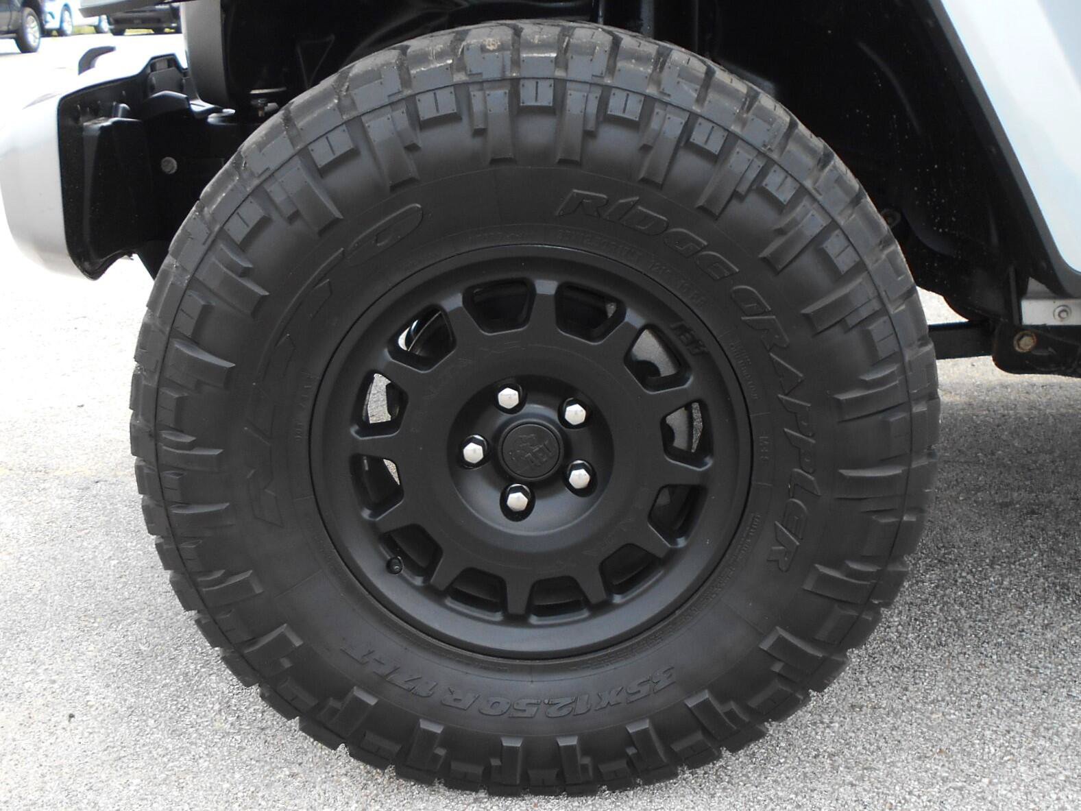 Certified 2021 Jeep Gladiator Overland AWD/4WD image 10
