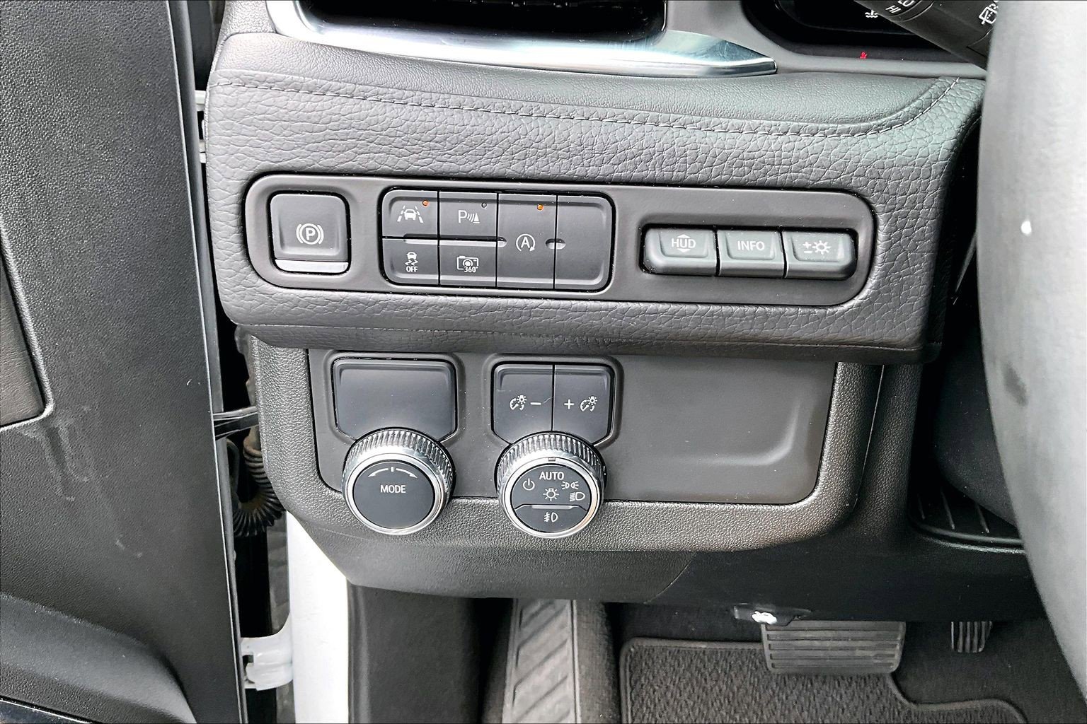 Certified 2024 GMC Yukon Denali RWD image 27