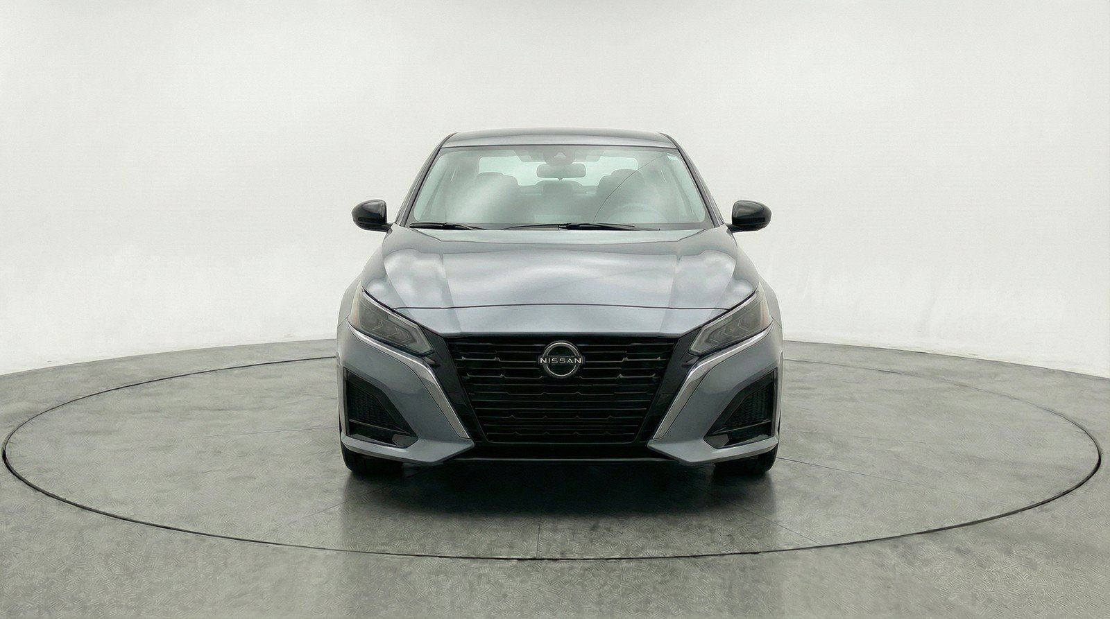 Used 2025 Nissan Altima 2.5 SV FWD image 2