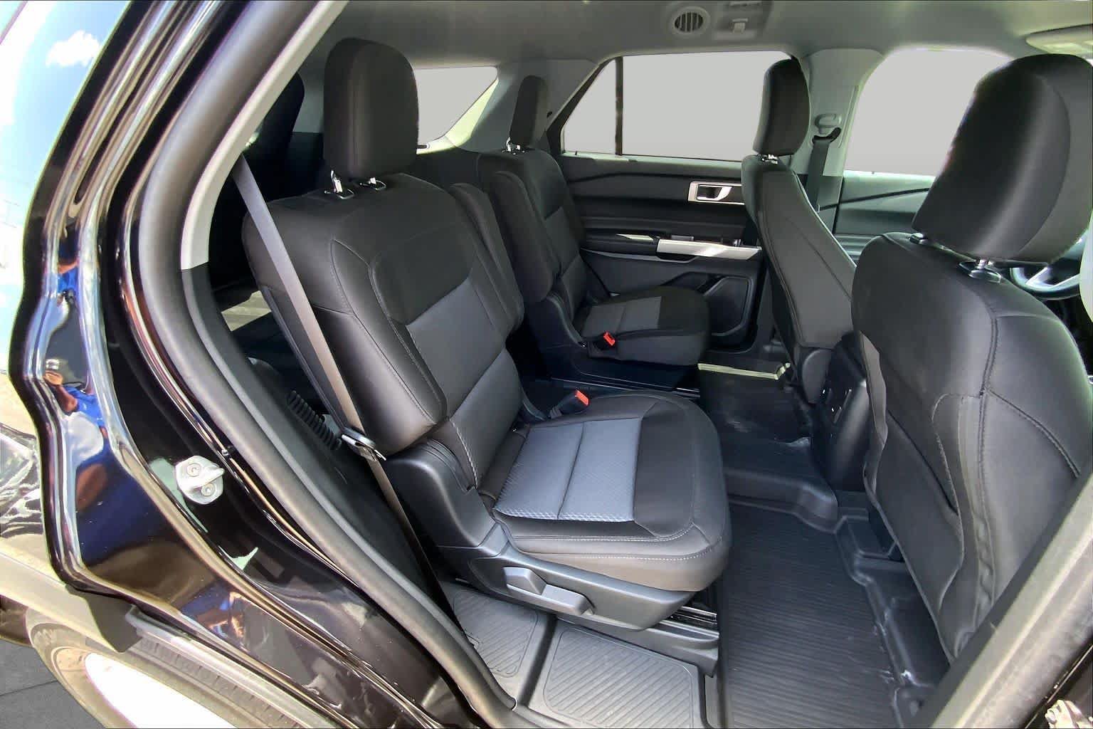 Certified 2024 Ford Explorer XLT RWD image 20
