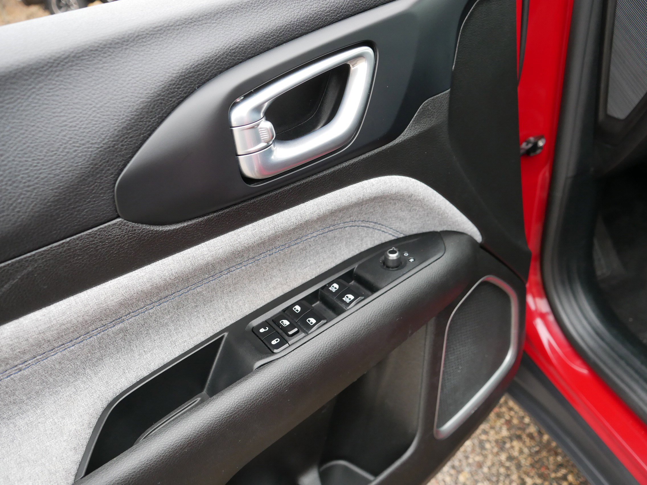 Certified 2024 Jeep Compass Latitude image 19