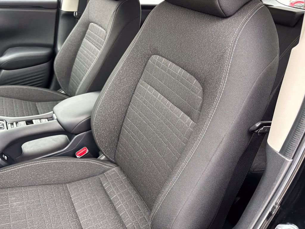 Used 2023 Honda HR-V LX image 17