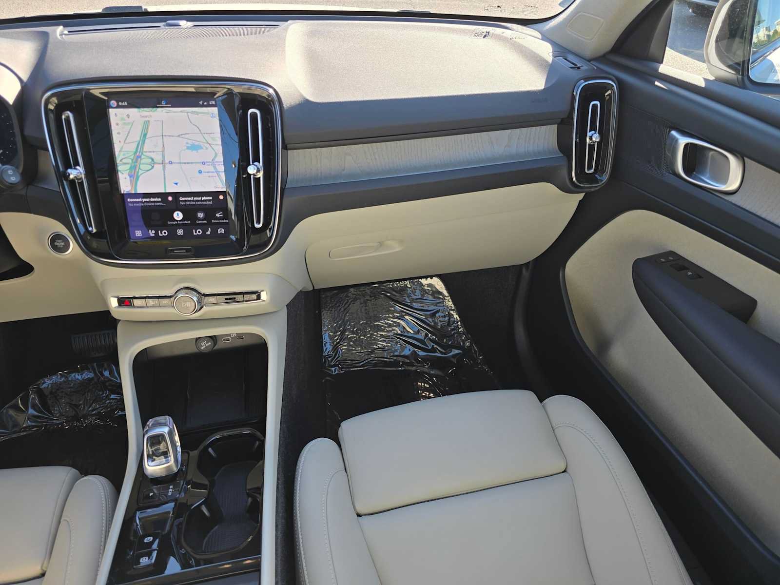 Certified 2026 Volvo XC40 B5 Plus AWD/4WD image 19