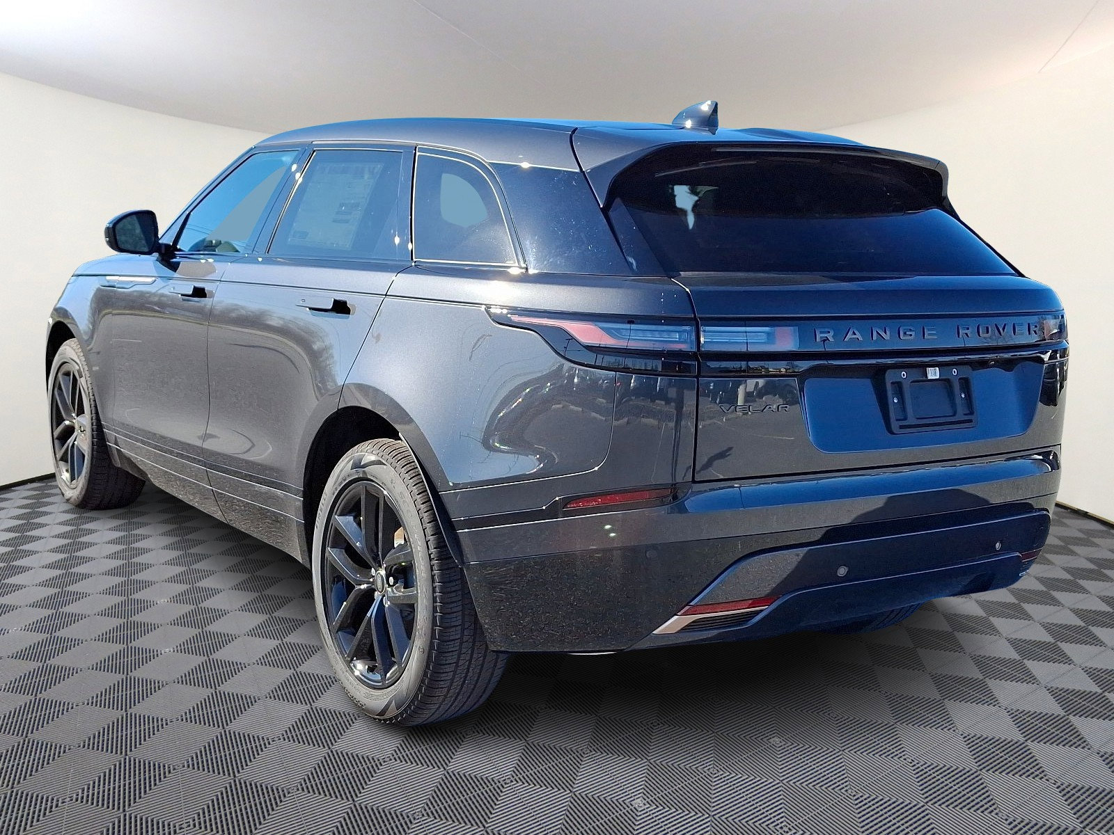 New 2025 Land Rover Range Rover Velar Dynamic SE image 2