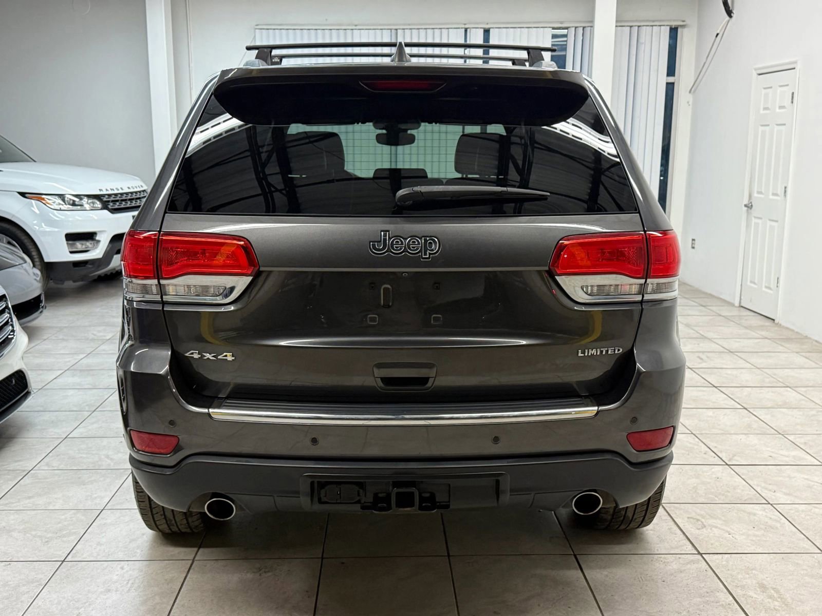 Used 2017 Jeep Grand Cherokee Limited AWD/4WD image 8