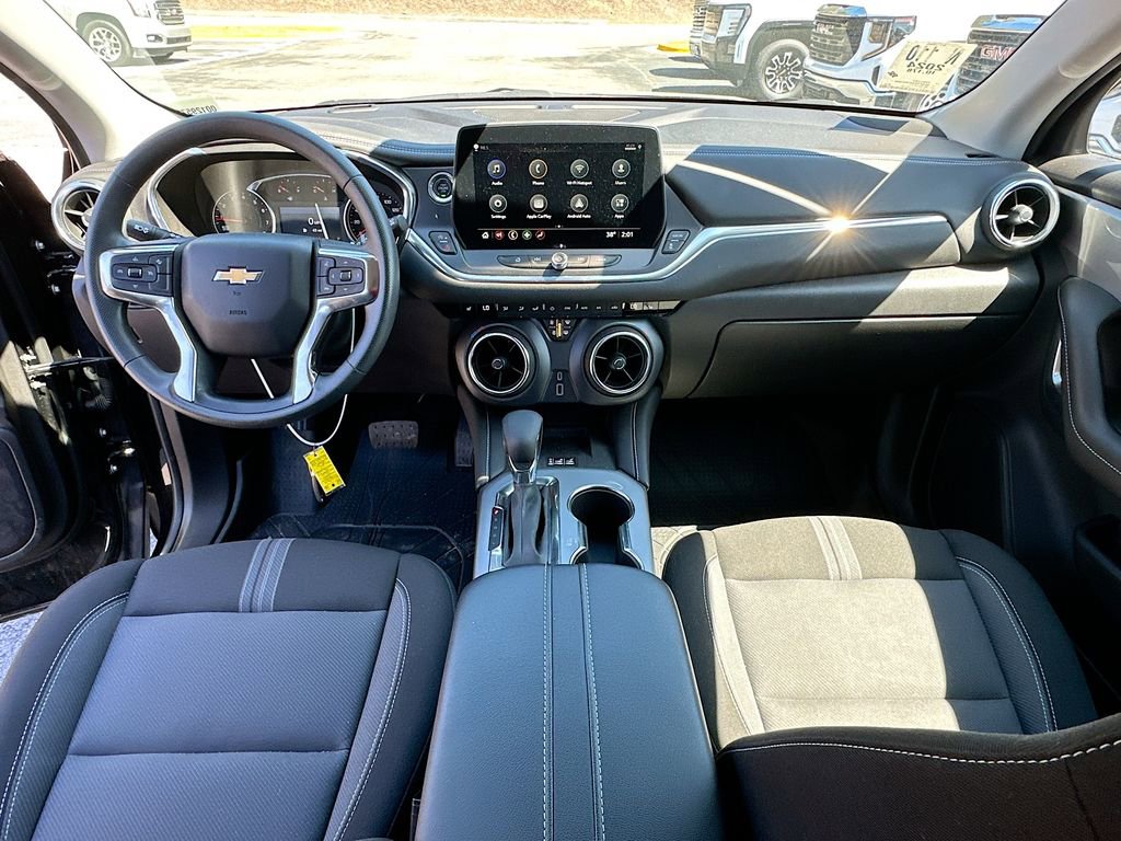 Used 2024 Chevrolet Blazer LT w/ Convenience Package image 3