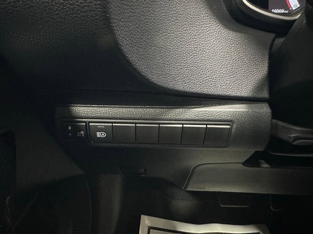 Used 2025 Toyota Corolla XSE FWD image 17