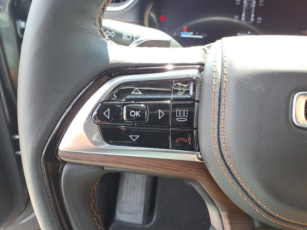 Used 2025 Jeep Grand Cherokee Summit w/ Obsidian Package AWD/4WD image 25