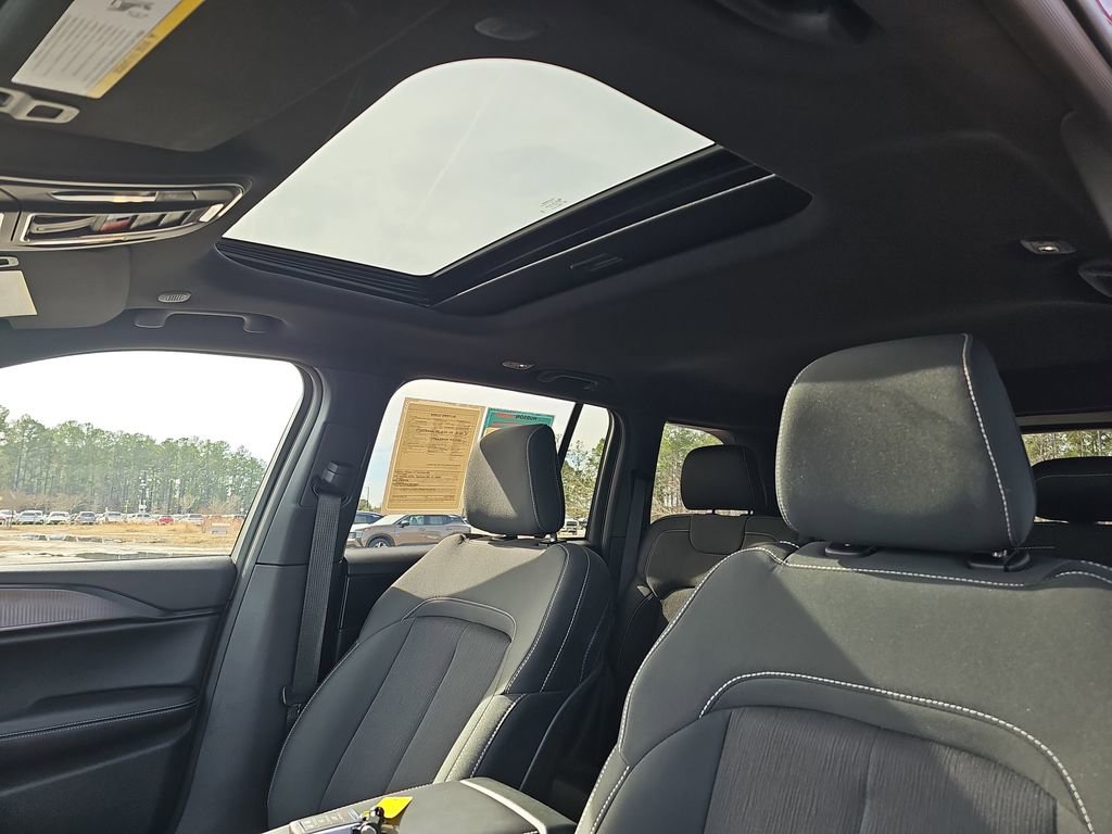 Used 2025 Jeep Grand Cherokee Laredo X w/ Luxury Tech Group I image 33