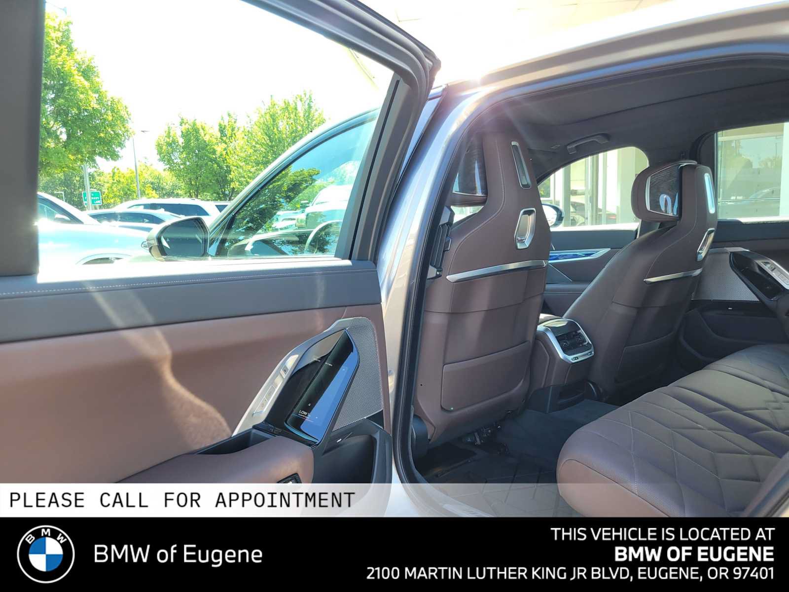 Used 2025 BMW i7 eDrive50 w/ M Sport Package RWD image 19
